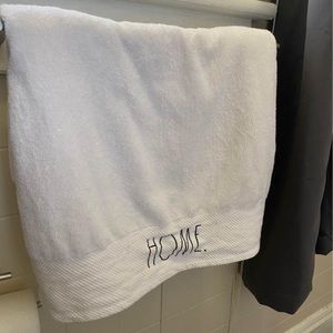 NEW Rae Dunn bath towel